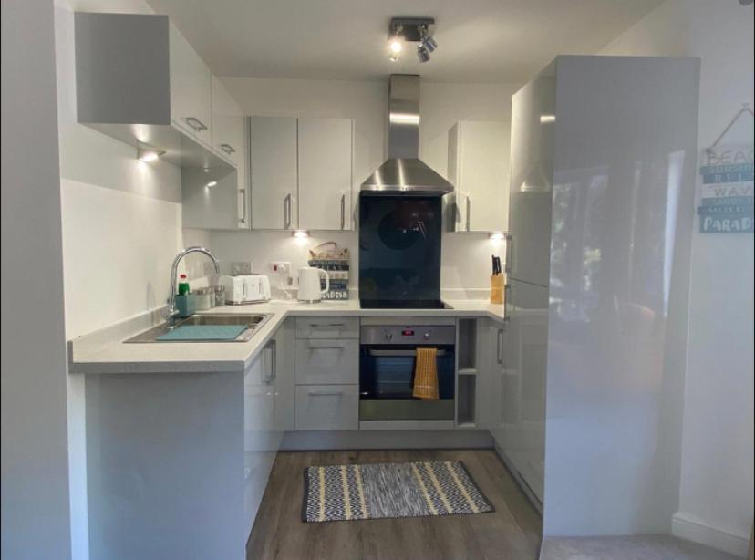 Luxury Modern 1Bed Sea View Apartment Rhôs-on-Sea Екстериор снимка