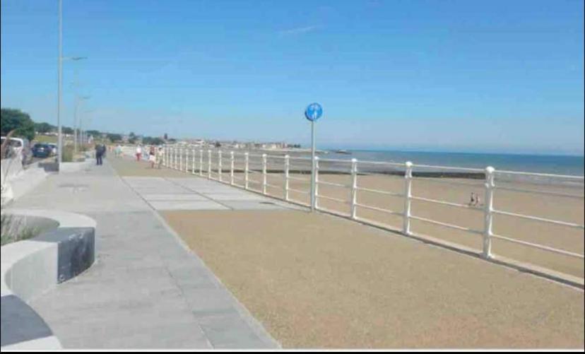 Luxury Modern 1Bed Sea View Apartment Rhôs-on-Sea Екстериор снимка